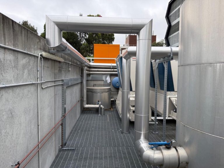 Insulation and cladding on site, photo 4