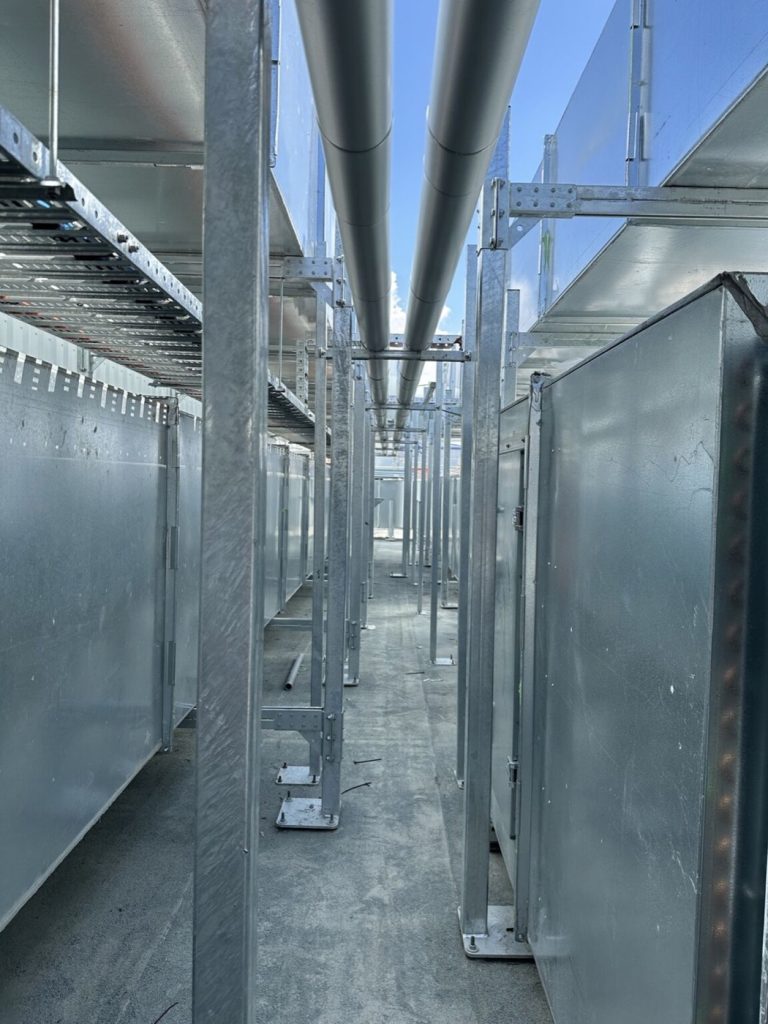 Insulation and cladding on site, photo 5